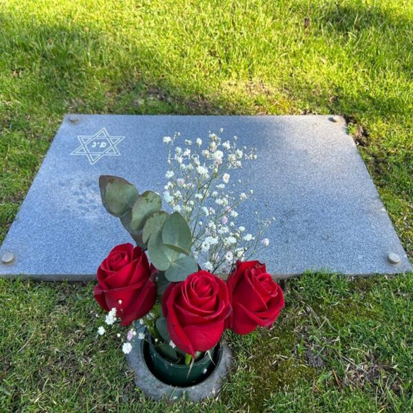 rosas Periodic Flower Placement on the Grave